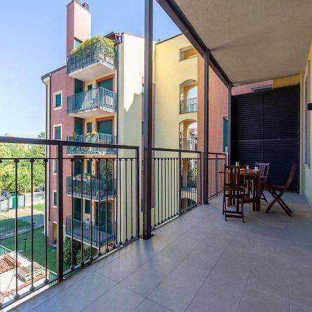 The Best Rent - Spacious Three-Bedroom Apartment With Terrace Milano Esterno foto