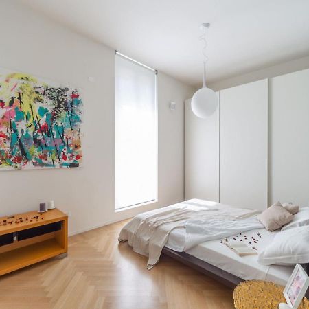 The Best Rent - Spacious Three-Bedroom Apartment With Terrace Milano Esterno foto