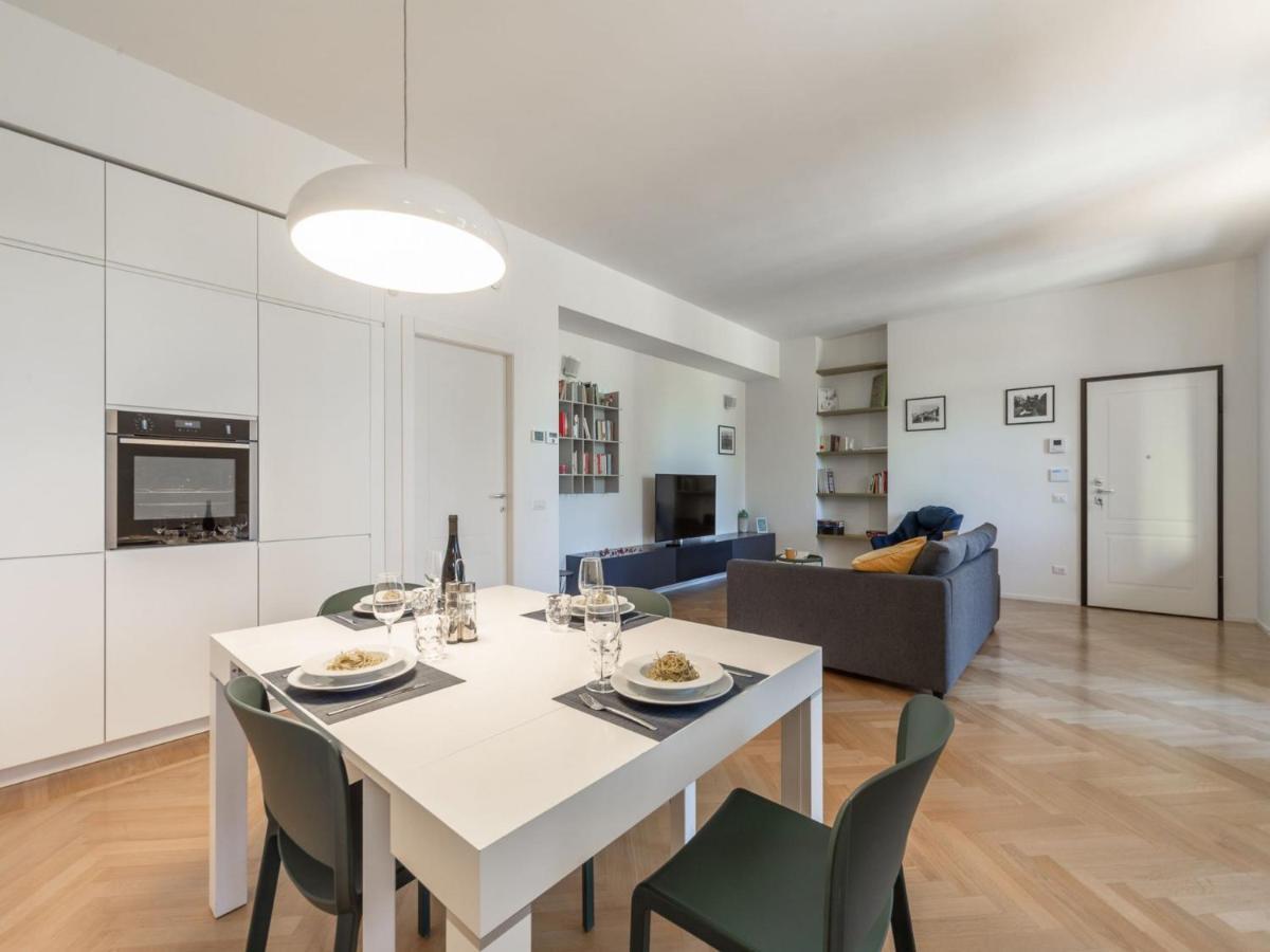 The Best Rent - Spacious Three-Bedroom Apartment With Terrace Milano Esterno foto
