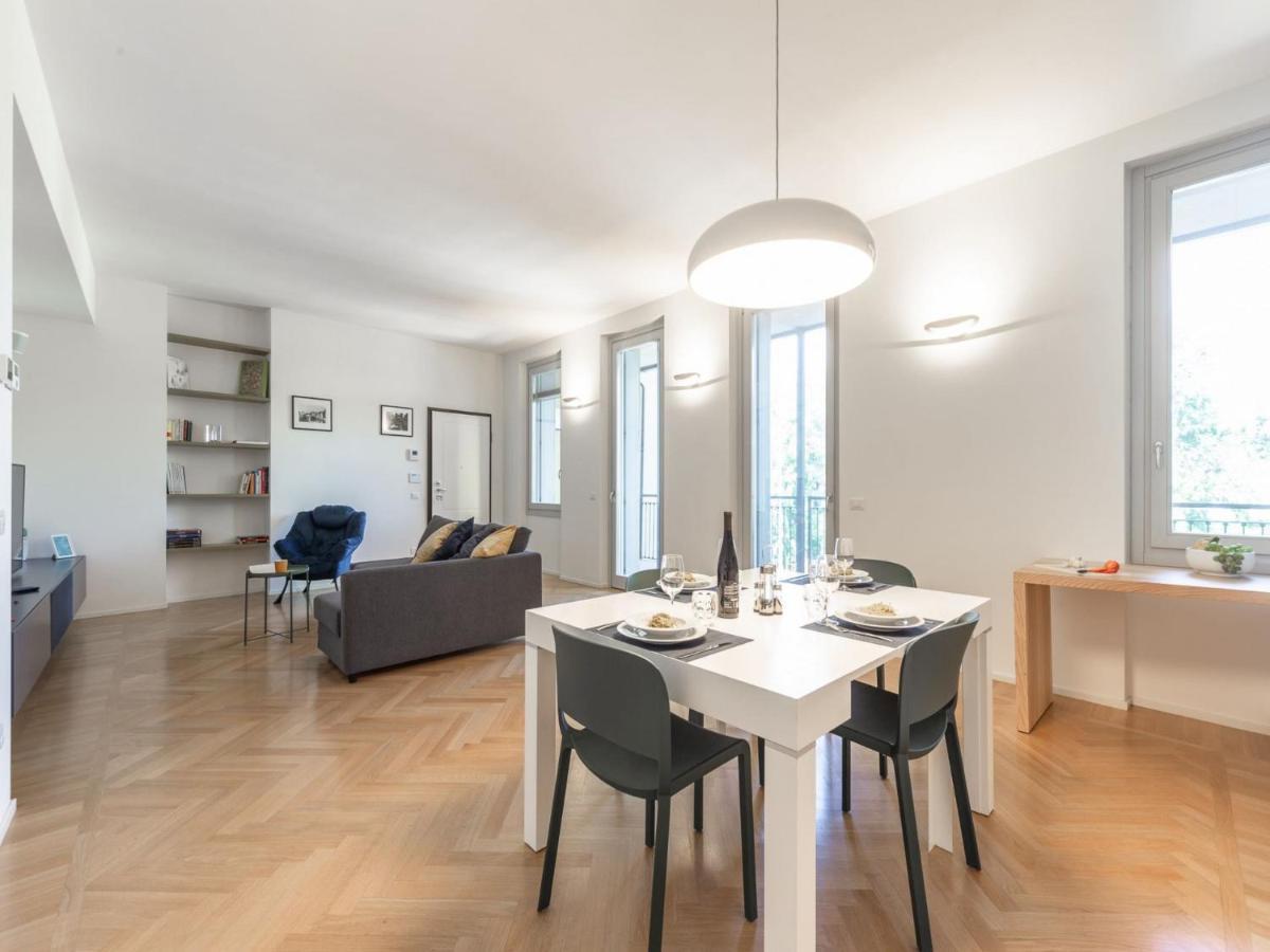 The Best Rent - Spacious Three-Bedroom Apartment With Terrace Milano Esterno foto