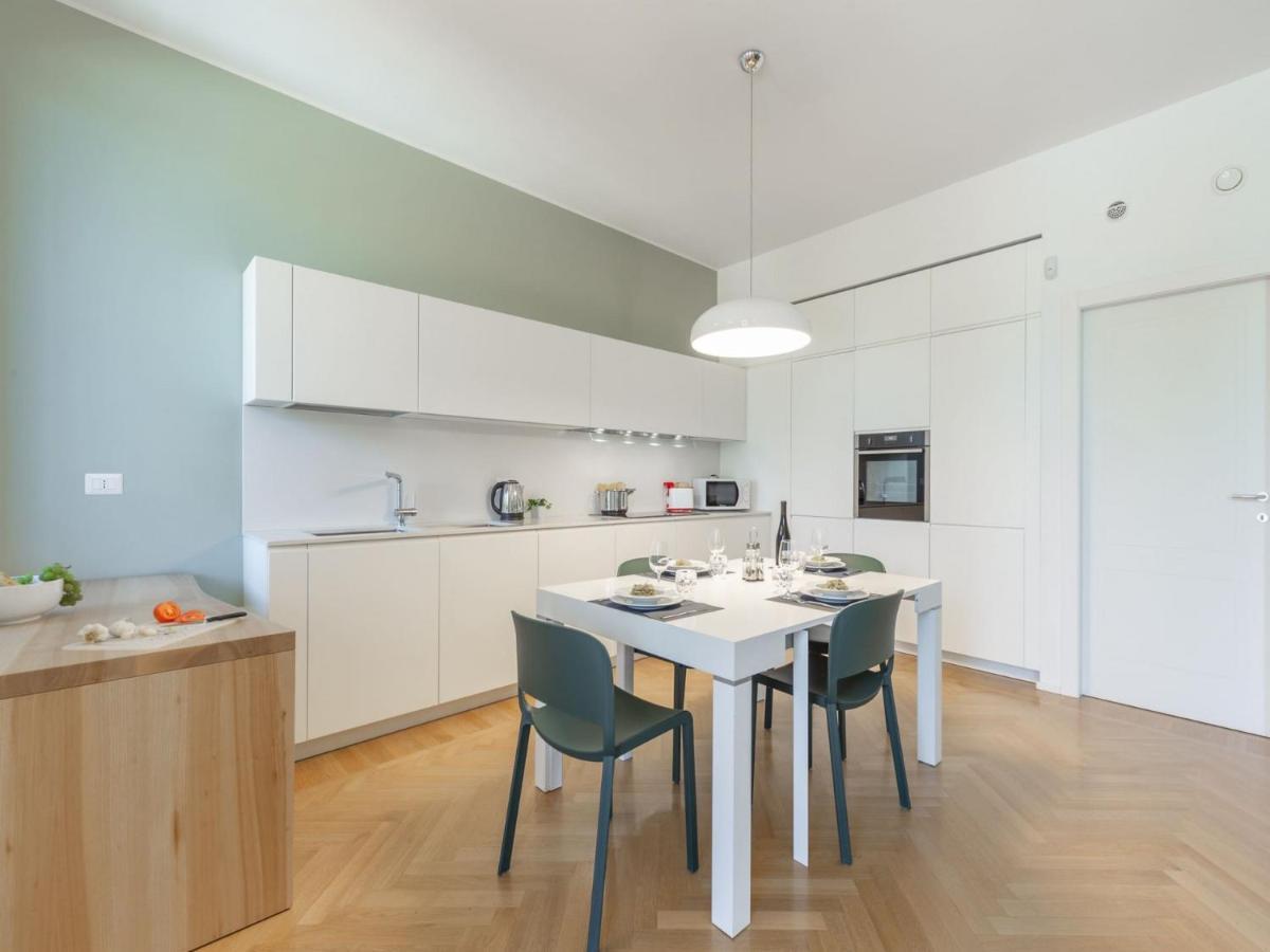The Best Rent - Spacious Three-Bedroom Apartment With Terrace Milano Esterno foto
