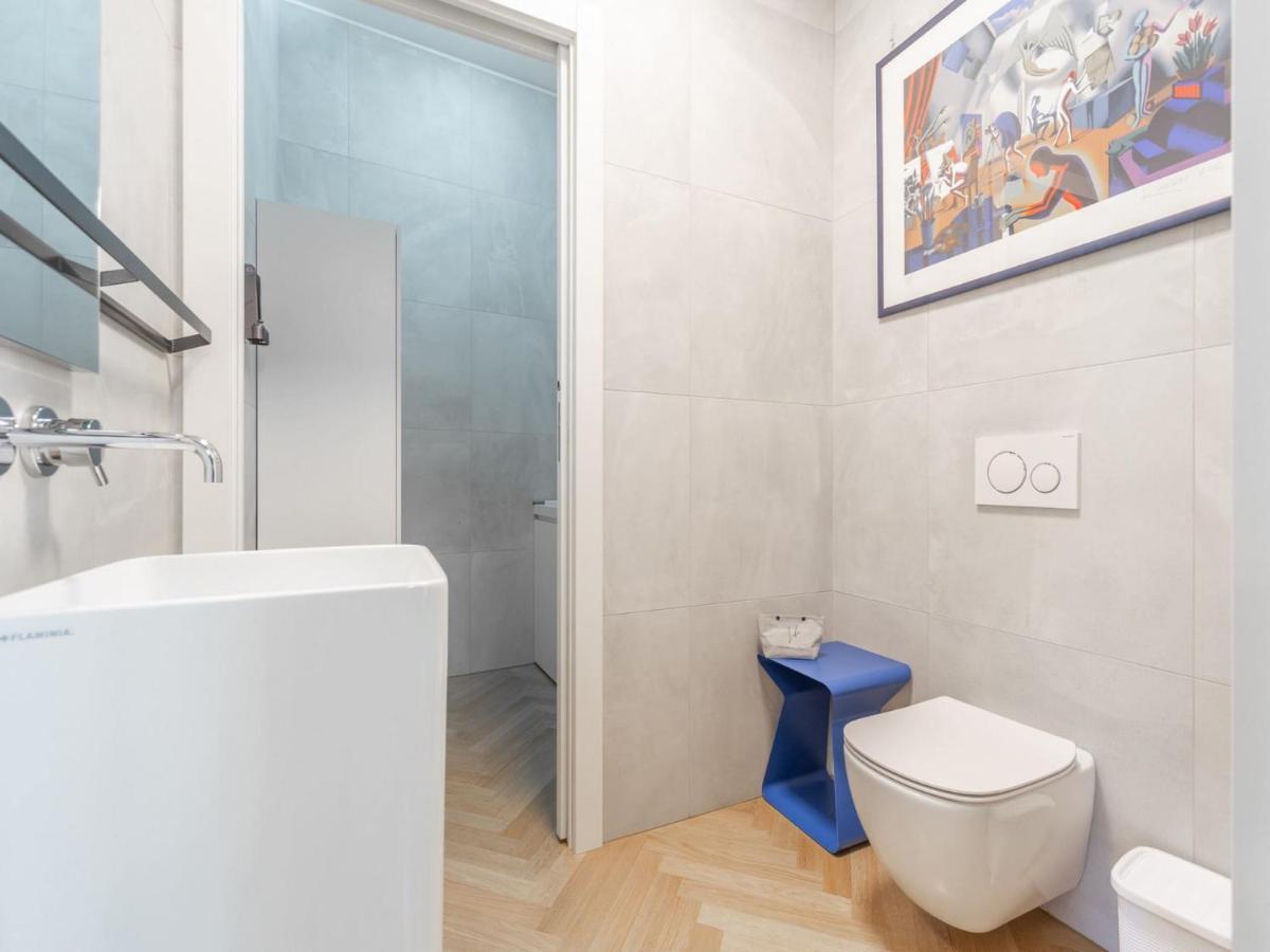The Best Rent - Spacious Three-Bedroom Apartment With Terrace Milano Esterno foto