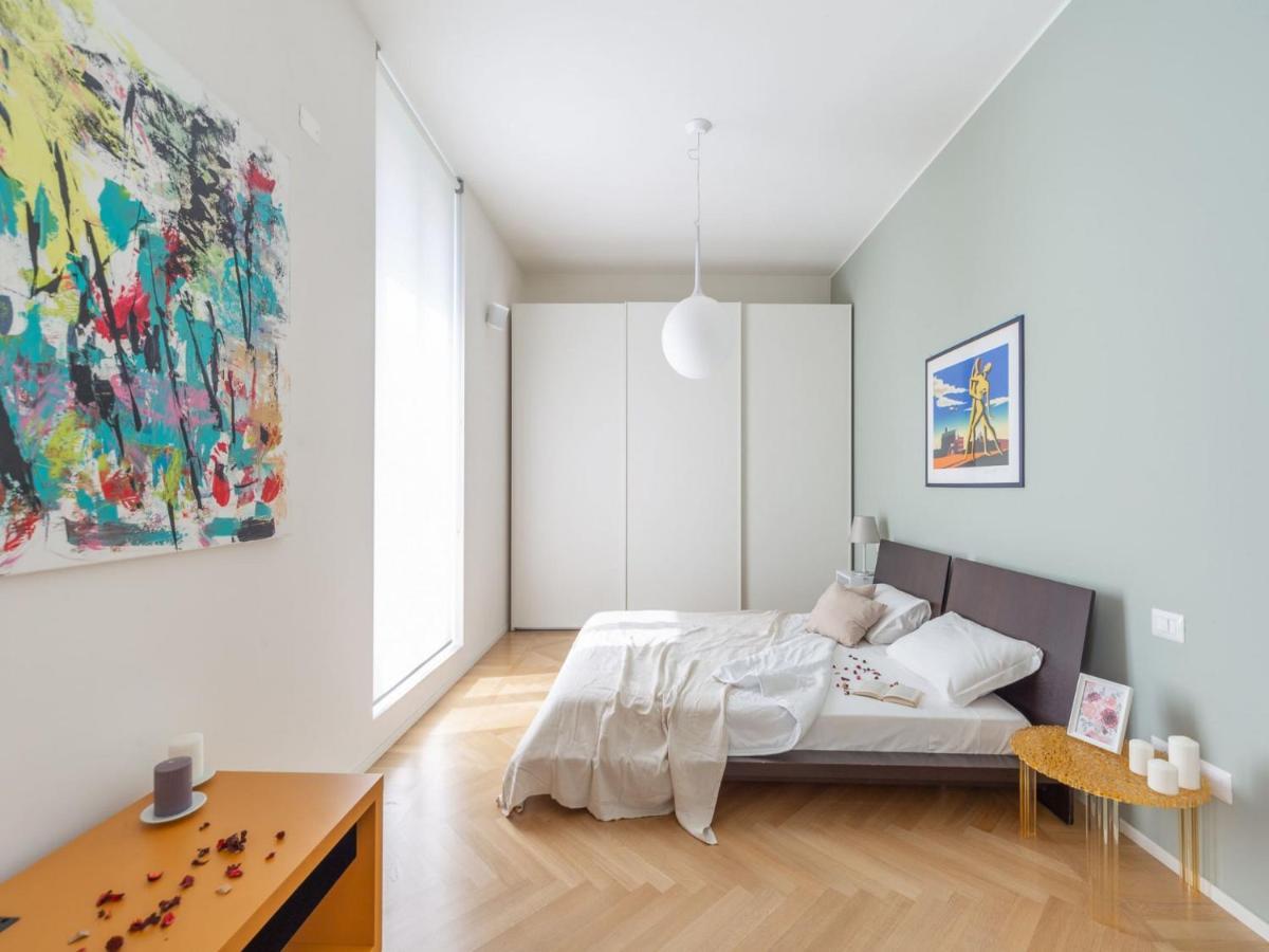 The Best Rent - Spacious Three-Bedroom Apartment With Terrace Milano Esterno foto