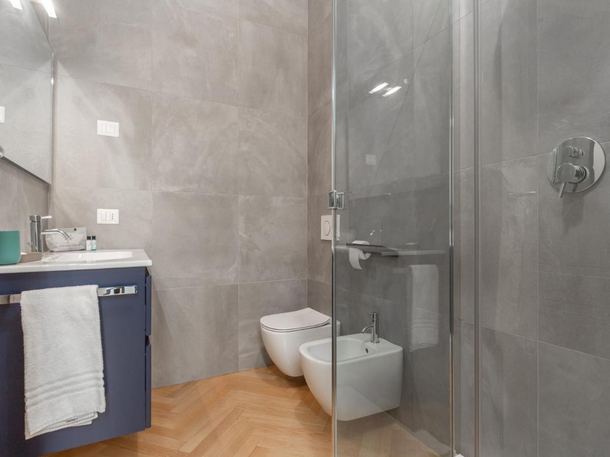 The Best Rent - Spacious Three-Bedroom Apartment With Terrace Milano Esterno foto
