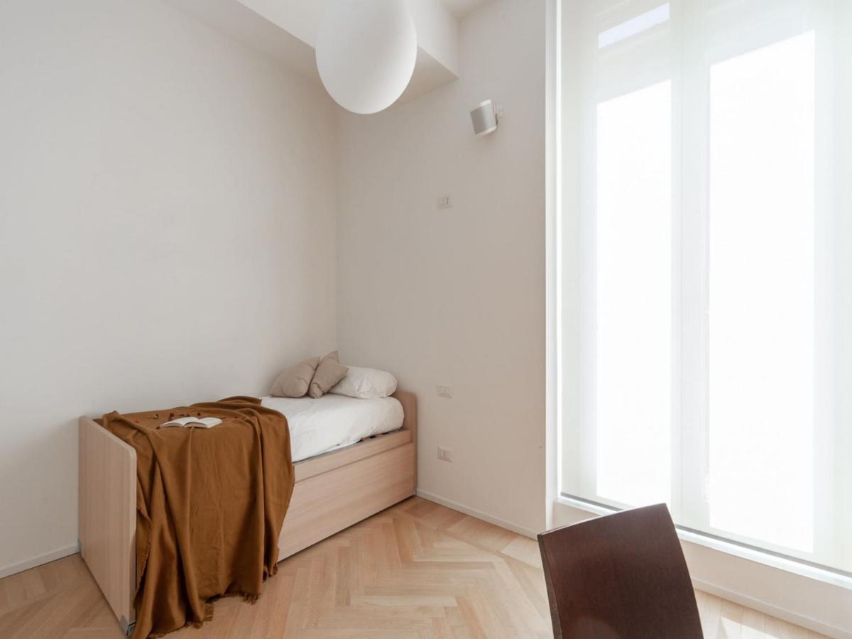 The Best Rent - Spacious Three-Bedroom Apartment With Terrace Milano Esterno foto
