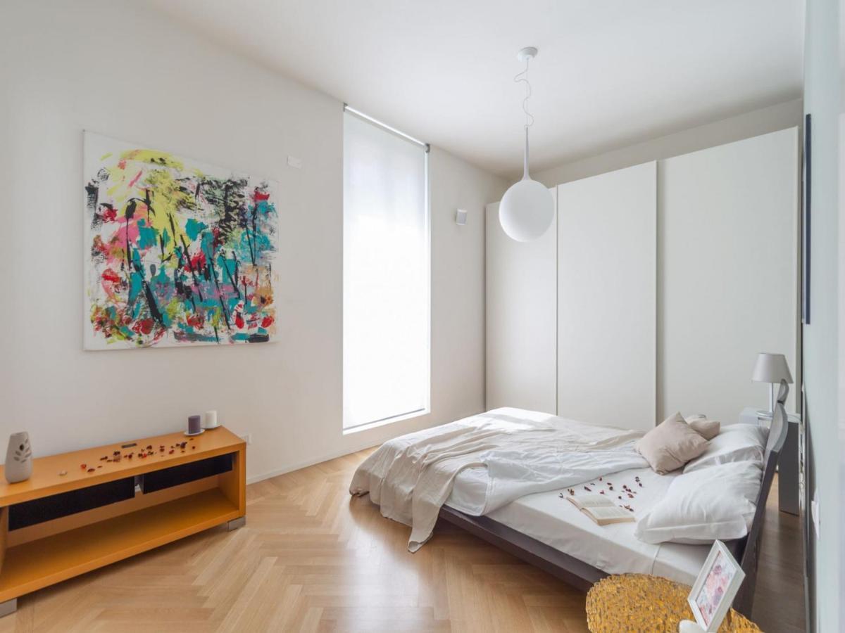The Best Rent - Spacious Three-Bedroom Apartment With Terrace Milano Esterno foto