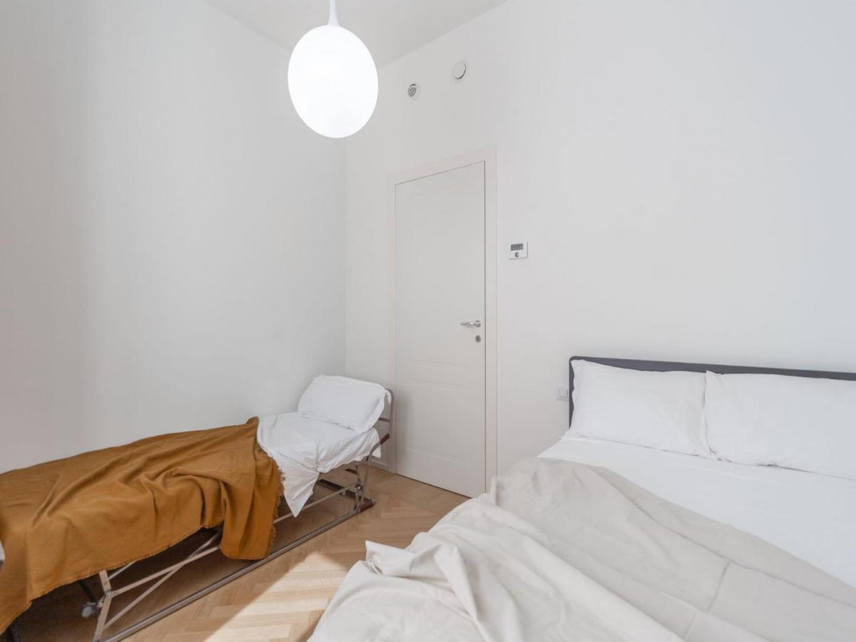 The Best Rent - Spacious Three-Bedroom Apartment With Terrace Milano Esterno foto